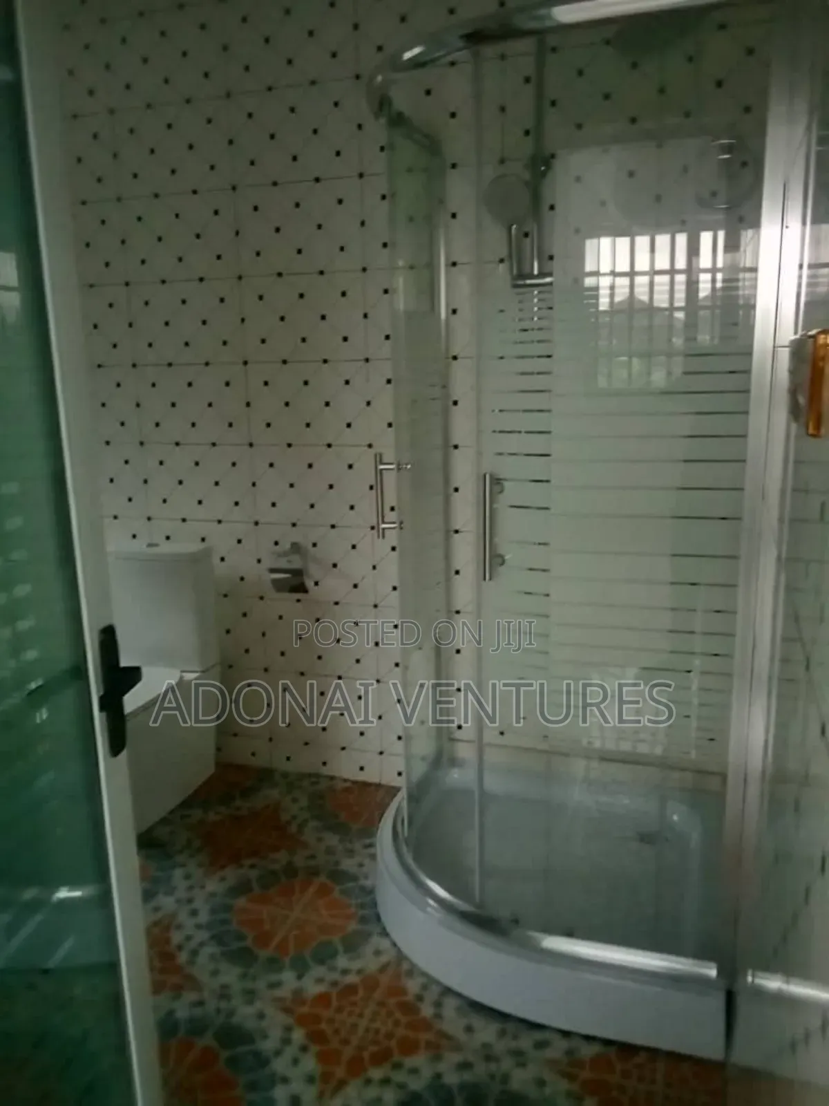 5bdrm House in Kronum Abuahia, Kumasi Metropolitan for sale
