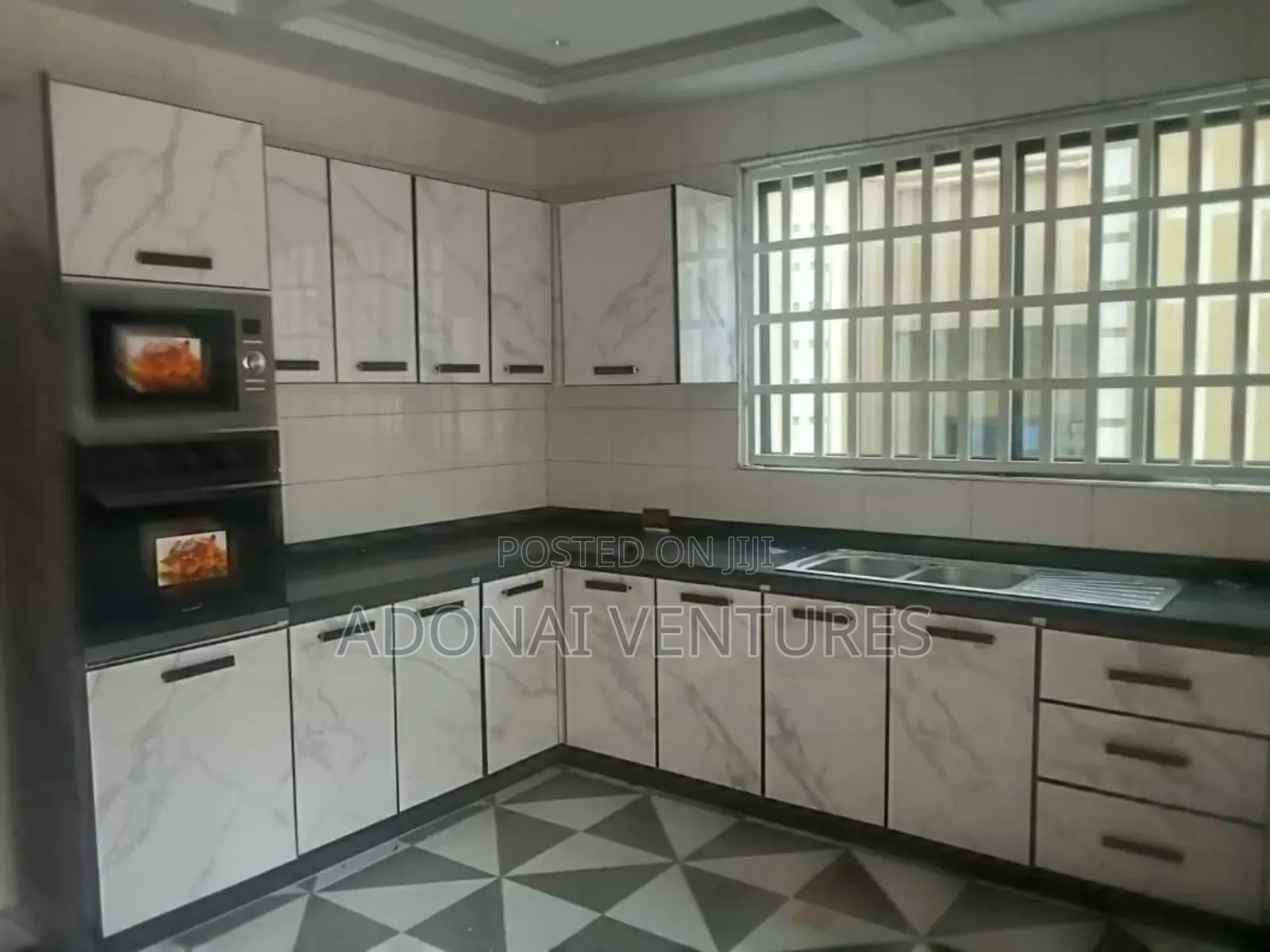 5bdrm House in Kronum Abuahia, Kumasi Metropolitan for sale
