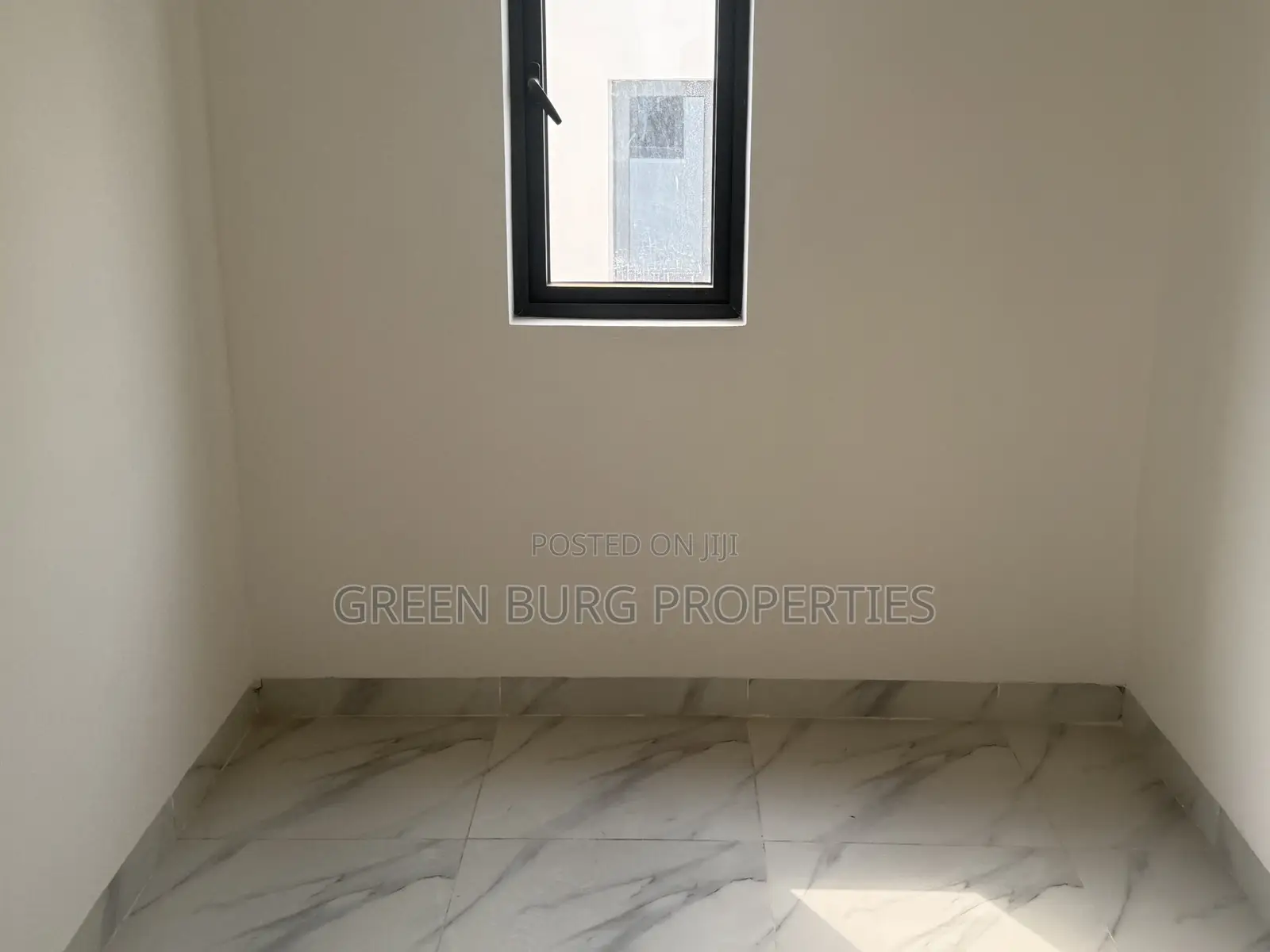 3bdrm Townhouse/Terrace in East Legon for sale