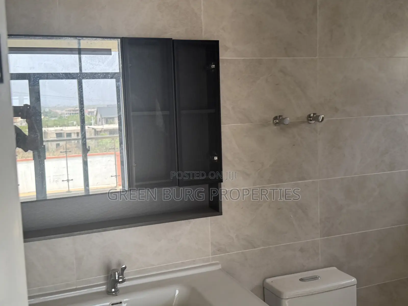 3bdrm Townhouse/Terrace in East Legon for sale