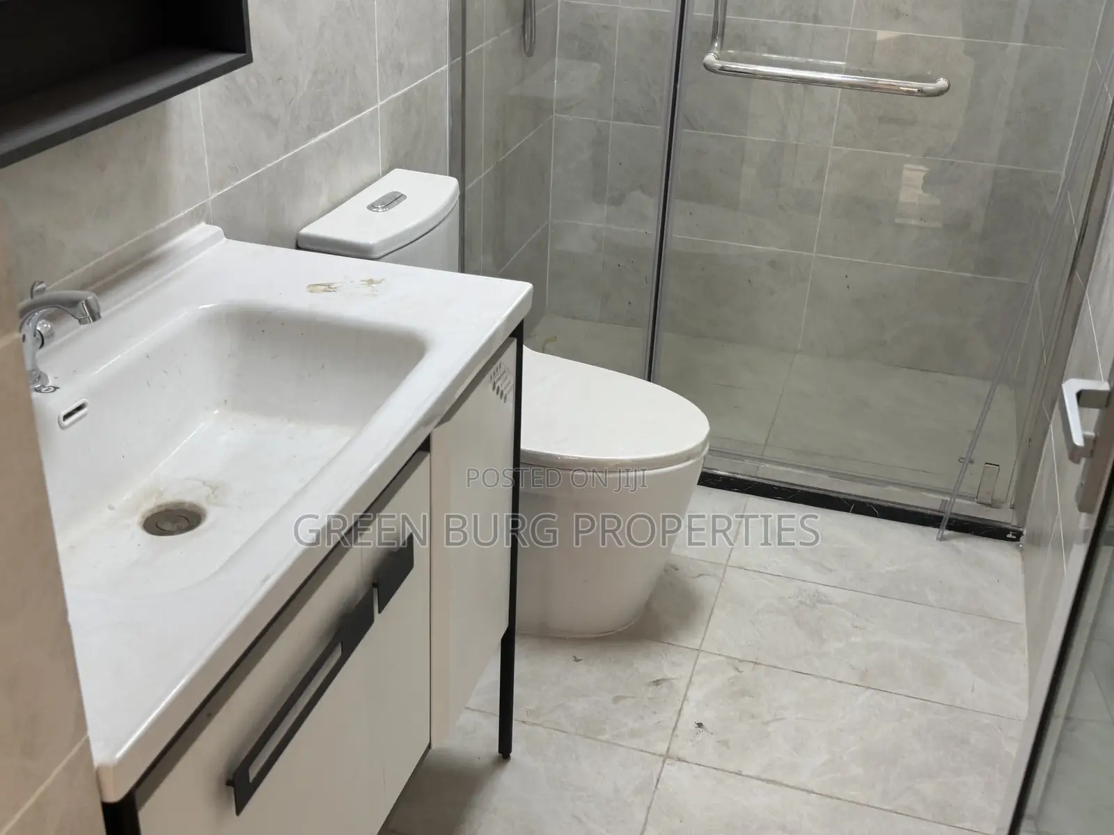 3bdrm Townhouse/Terrace in East Legon for sale