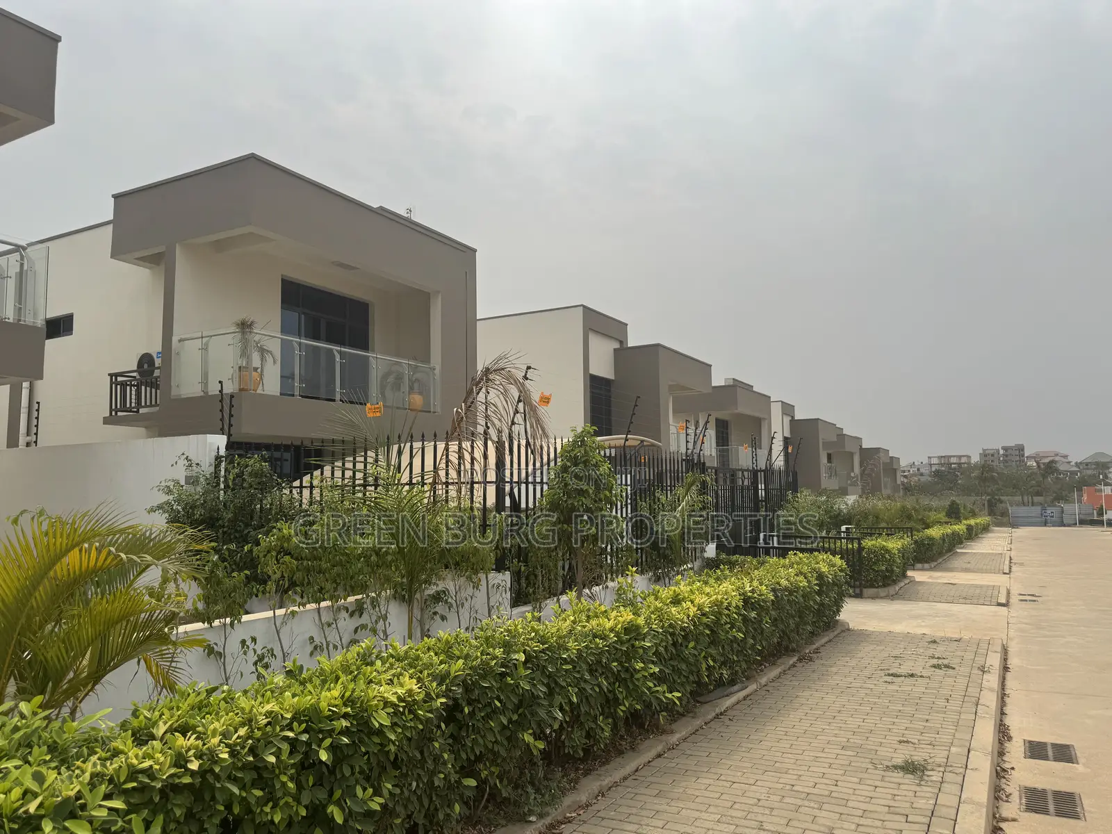 3bdrm Townhouse/Terrace in East Legon for sale