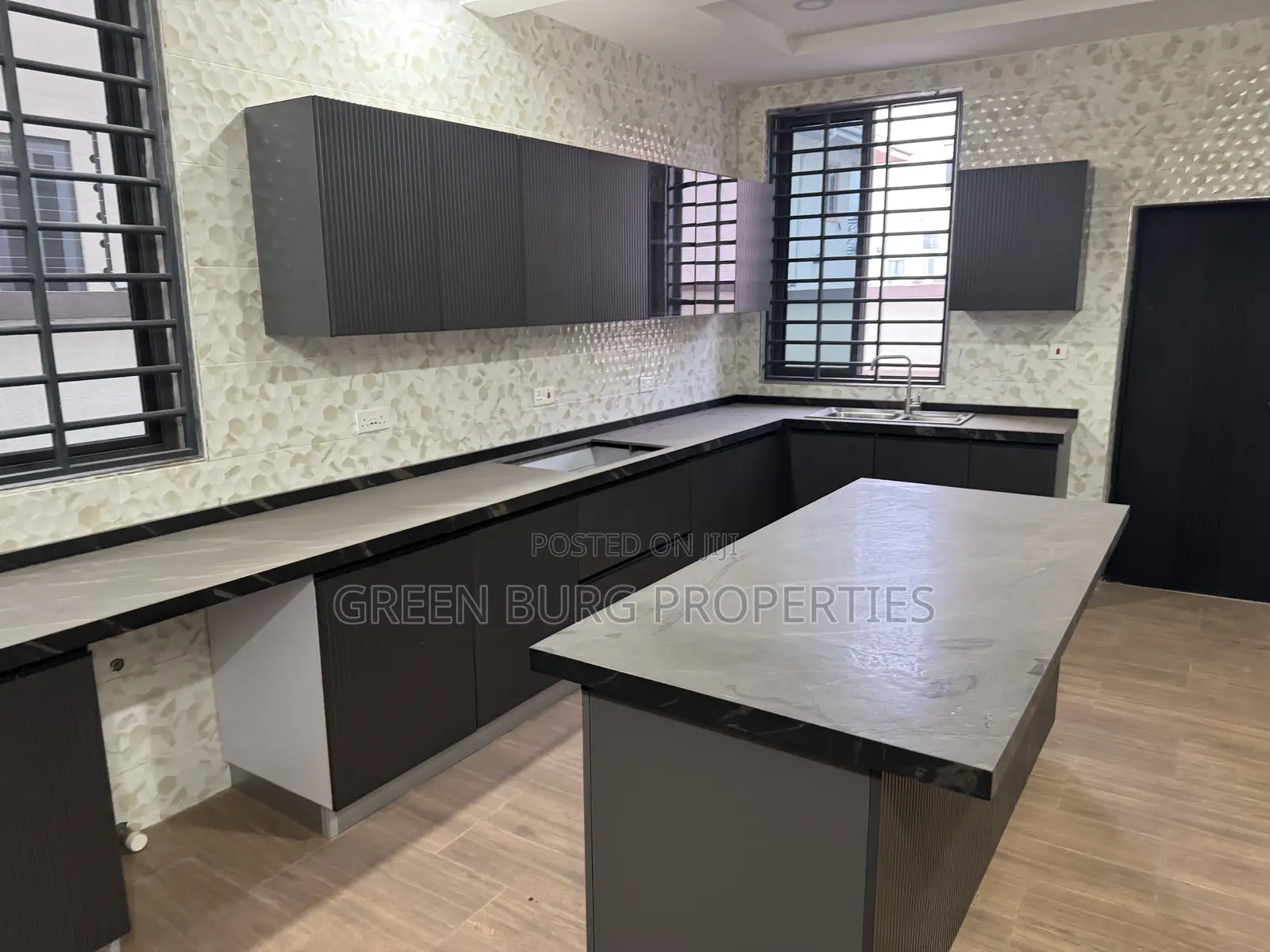 5bdrm Mansion in East Legon for rent
