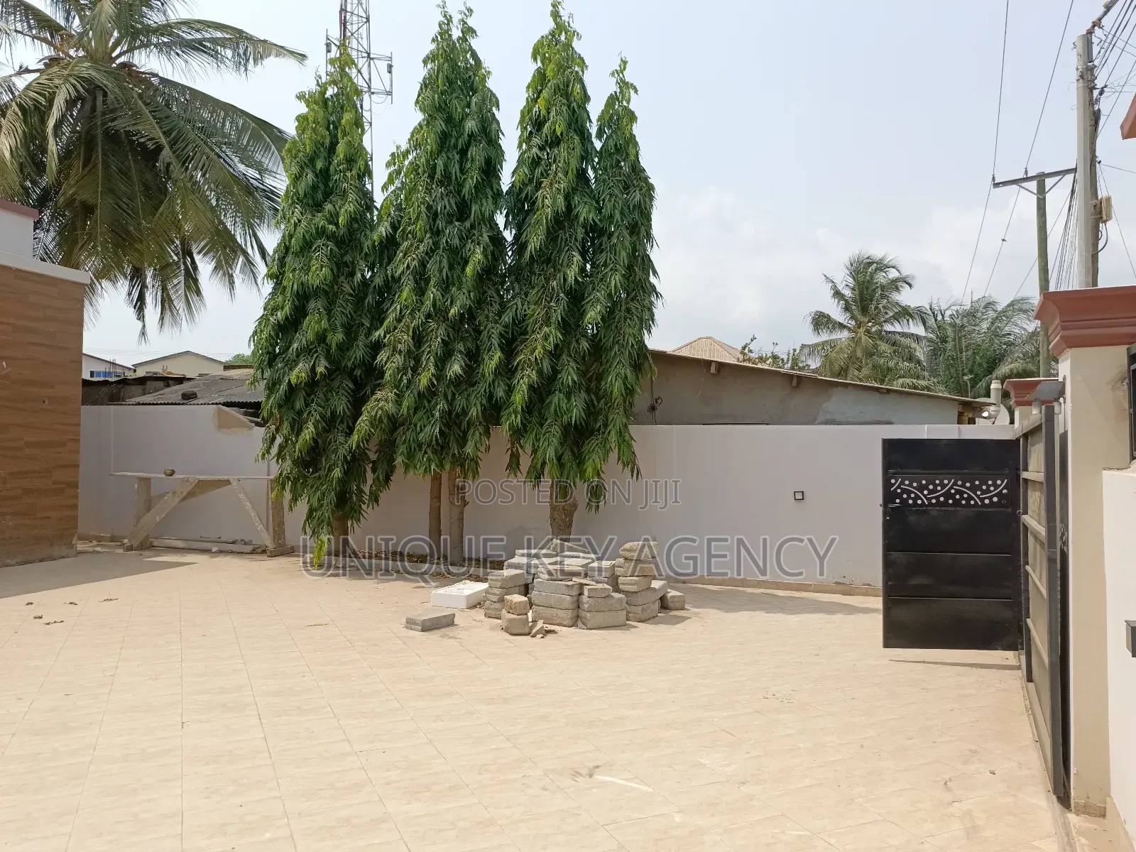 3bdrm House in Unique Key Agency, Baatsona Total for sale