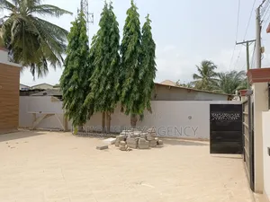 3bdrm House in Unique Key Agency, Baatsona Total for sale