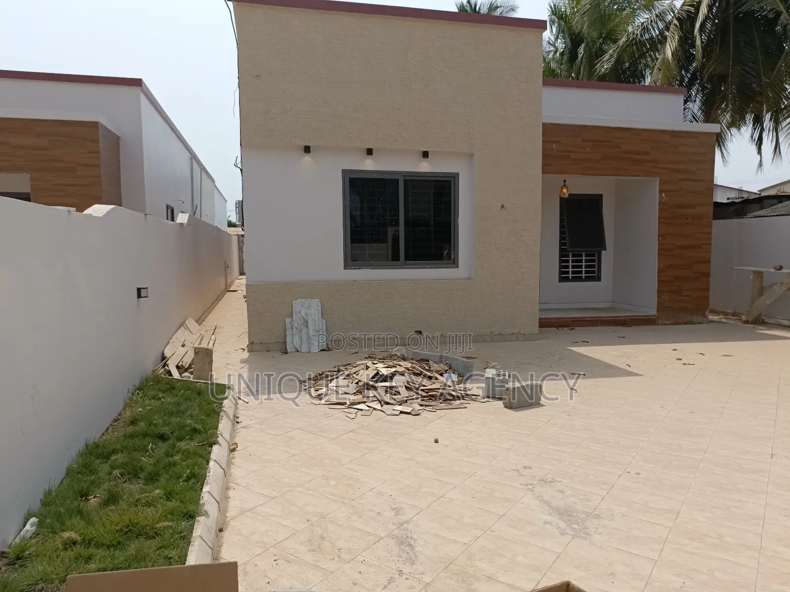 3bdrm House in Unique Key Agency, Baatsona Total for sale