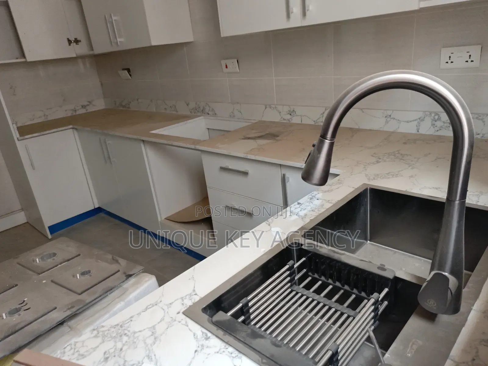 3bdrm House in Unique Key Agency, Baatsona Total for sale