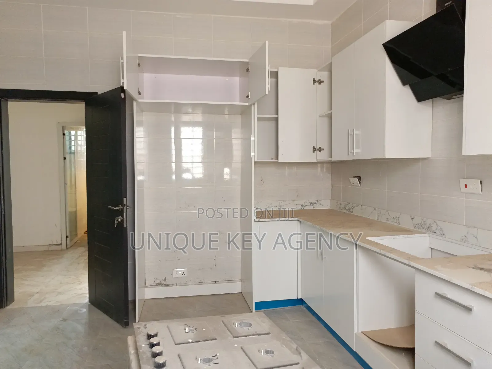 3bdrm House in Unique Key Agency, Baatsona Total for sale
