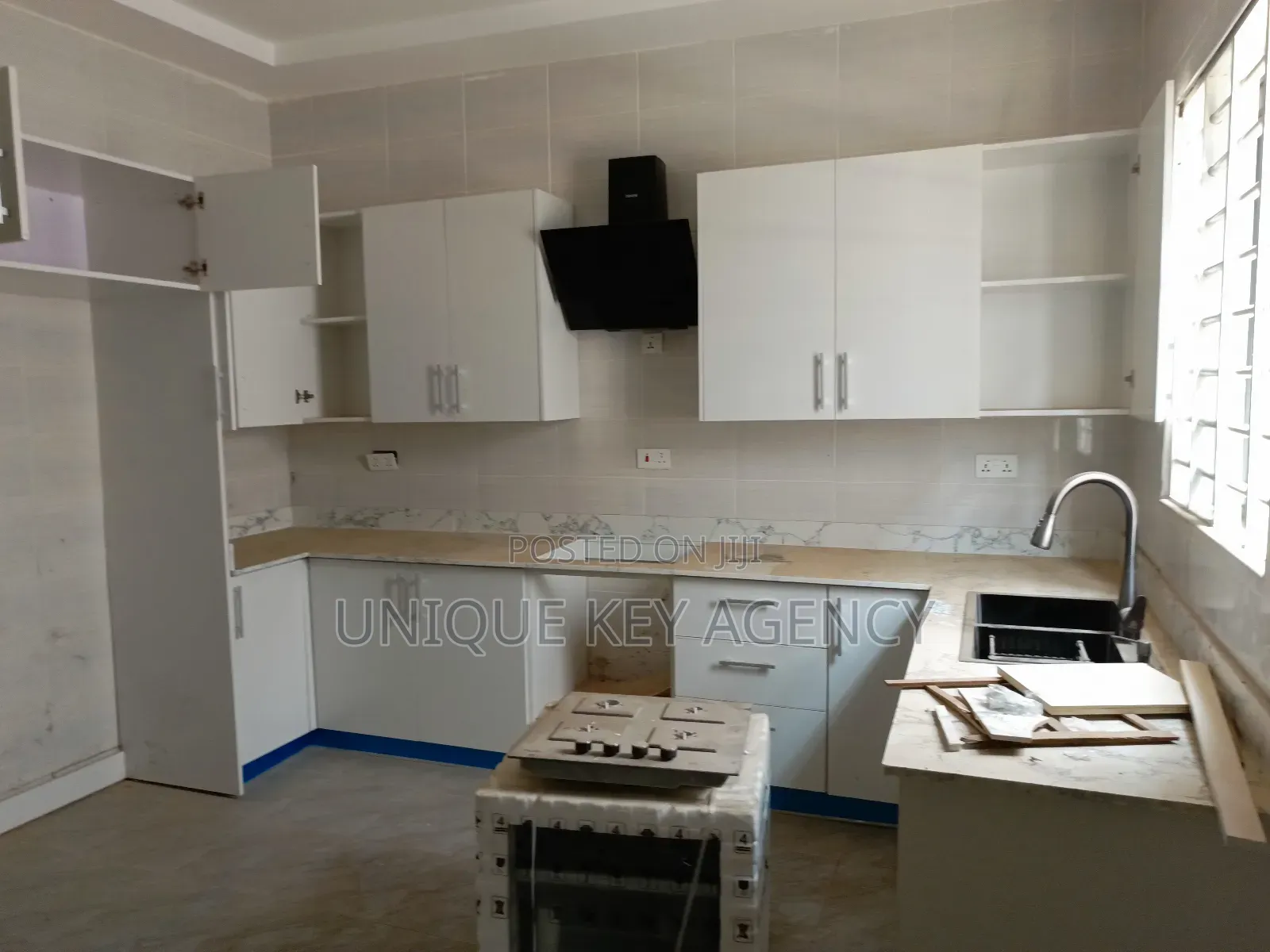 3bdrm House in Unique Key Agency, Baatsona Total for sale