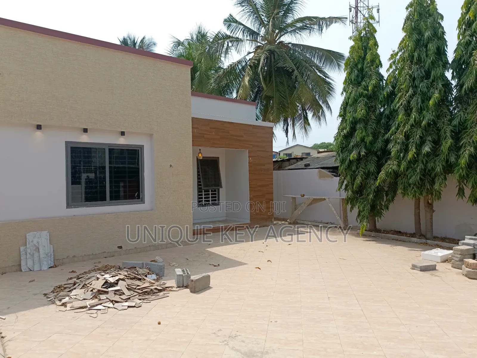 3bdrm House in Unique Key Agency, Baatsona Total for sale