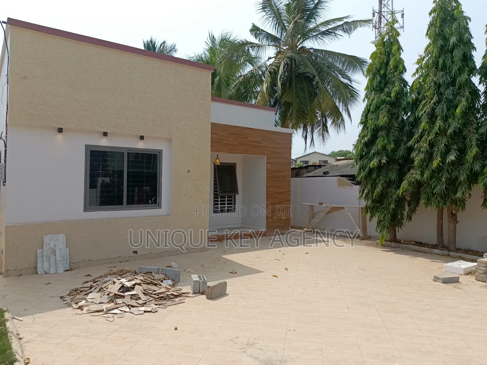 3bdrm House in Unique Key Agency, Baatsona Total for sale