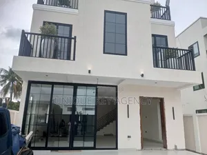 5bdrm House in Unique Key Agency, Airport Residential Area for sale