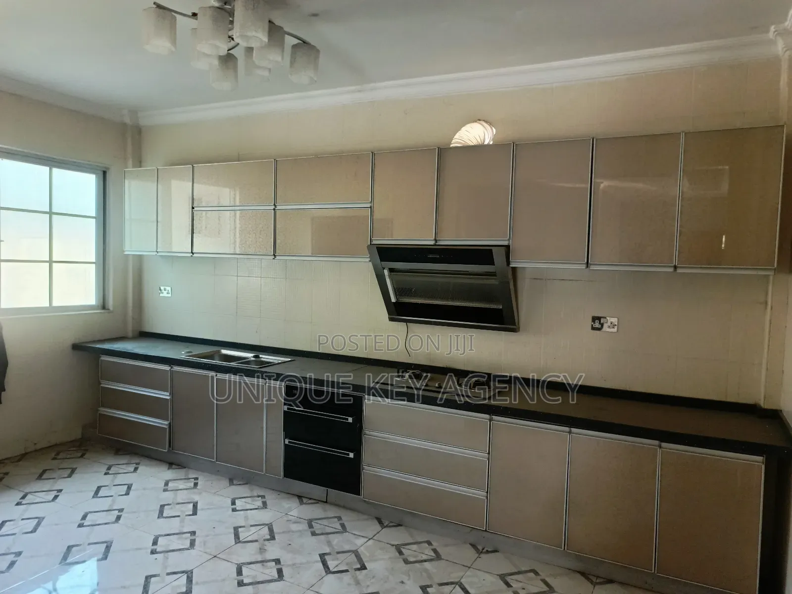 3bdrm House in Unique Key Agency, Tesano for rent