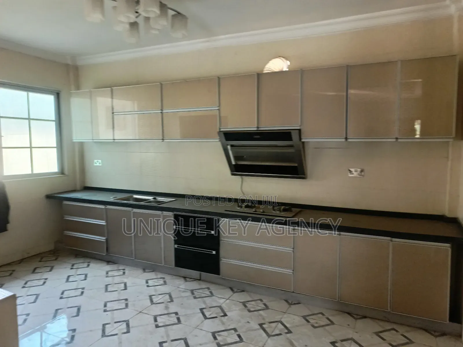 3bdrm House in Unique Key Agency, Tesano for rent