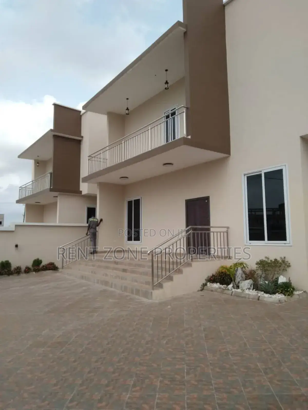 3bdrm Duplex in Pokuase for sale