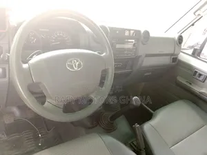 Toyota Land Cruiser 4.5 V8 DSL 2012 White