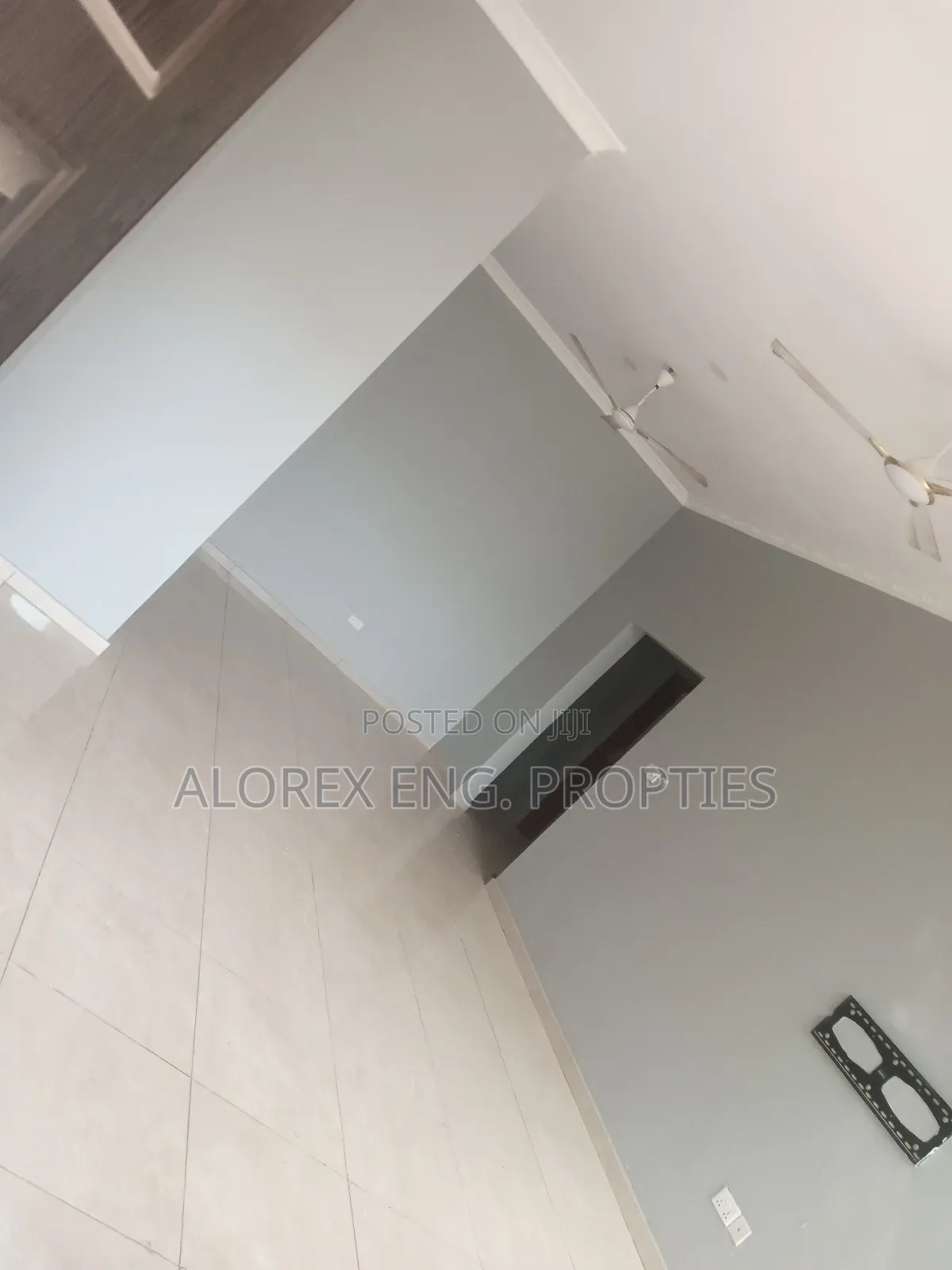 3bdrm House in Self Compound, Oyarifa for rent
