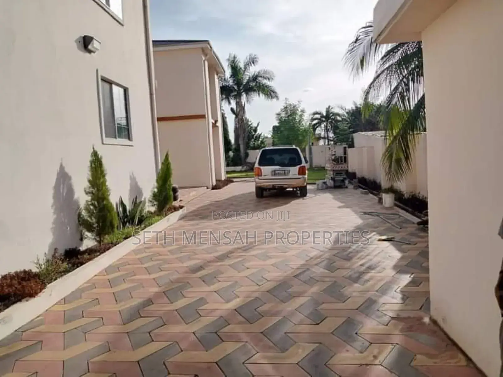 20bdrm Apartment in Skm Properties, Accra Metropolitan for sale