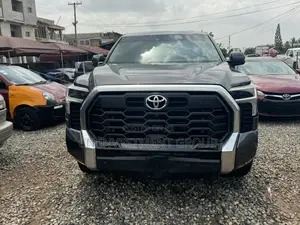 Toyota Tundra 2022 Black