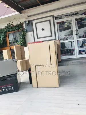 Well Balanced Samsung HW-C450 300W 2.1 Channel Soundbar