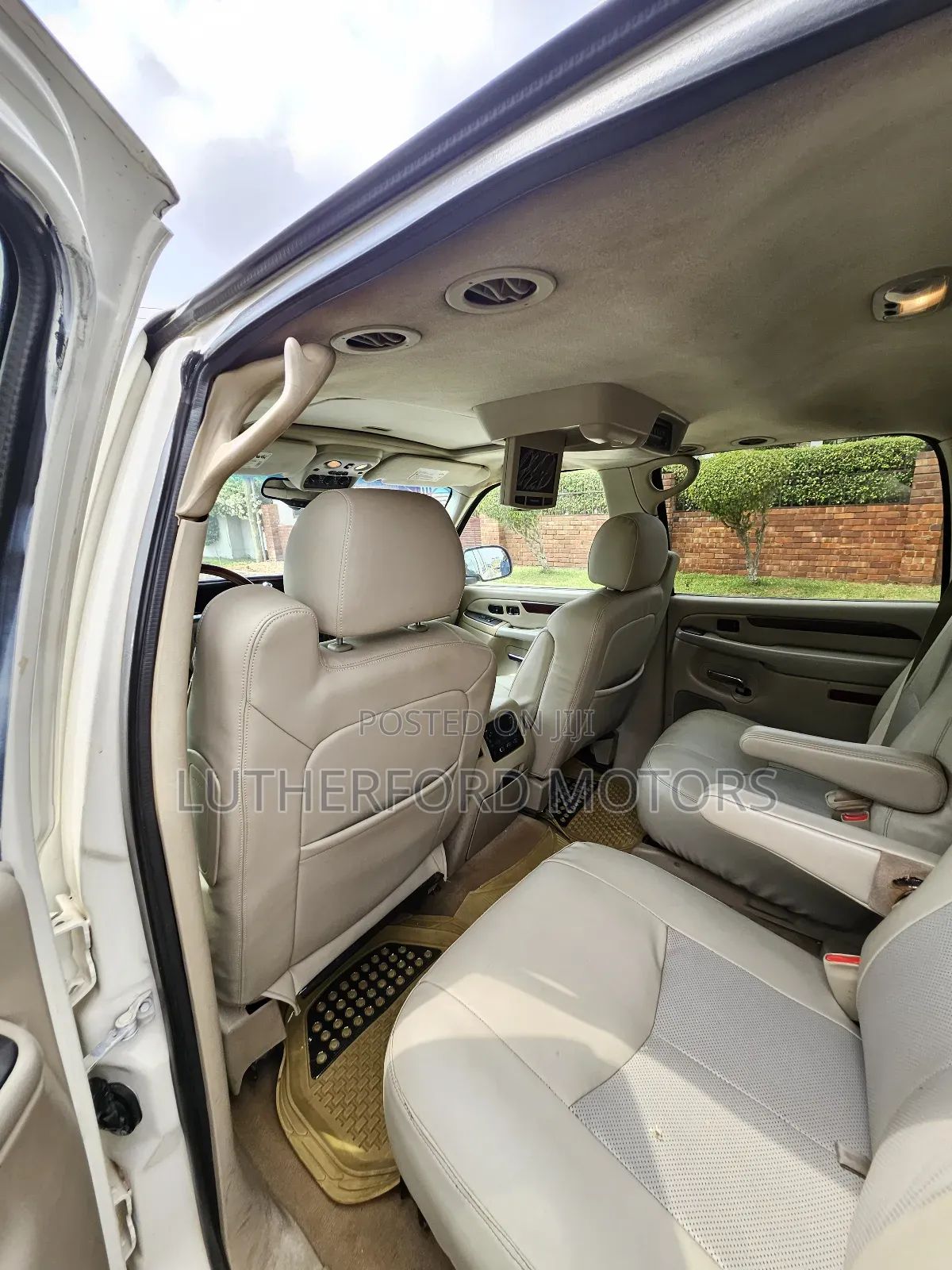 Cadillac Escalade ESV 2006 White