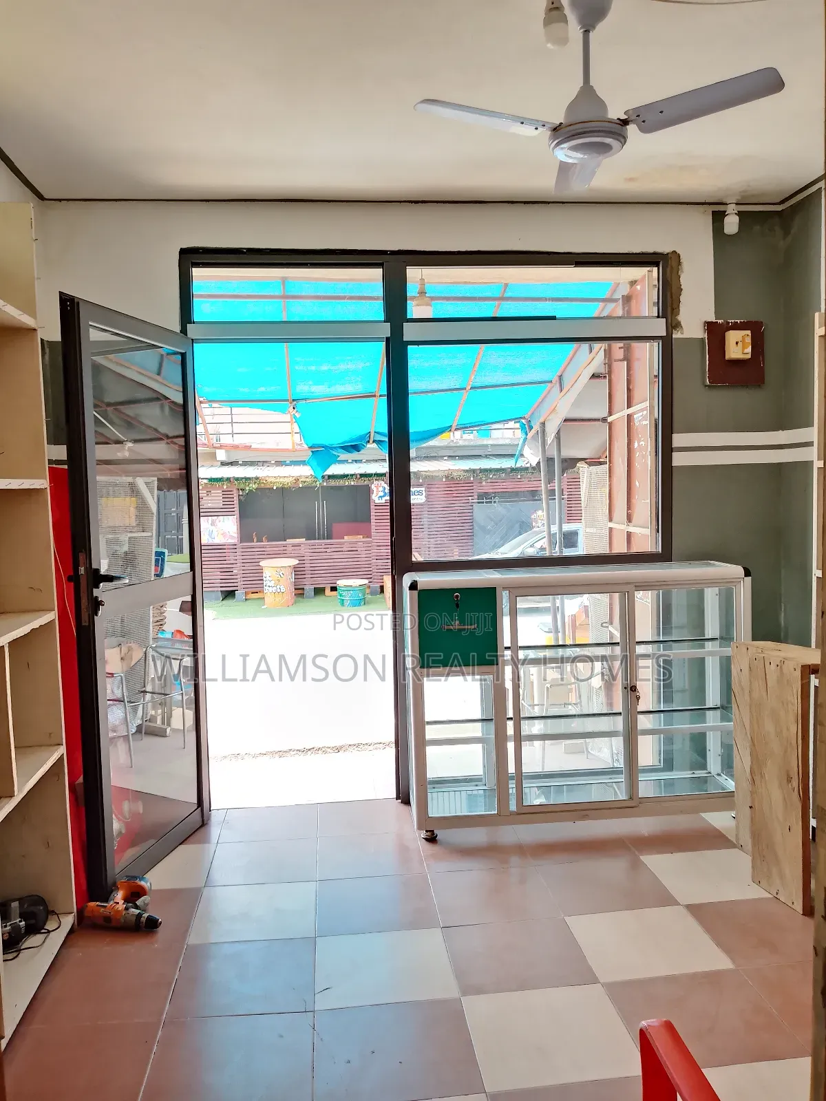 Busy Shop/Store/Warehouse/Office Space 4rent,Spintex