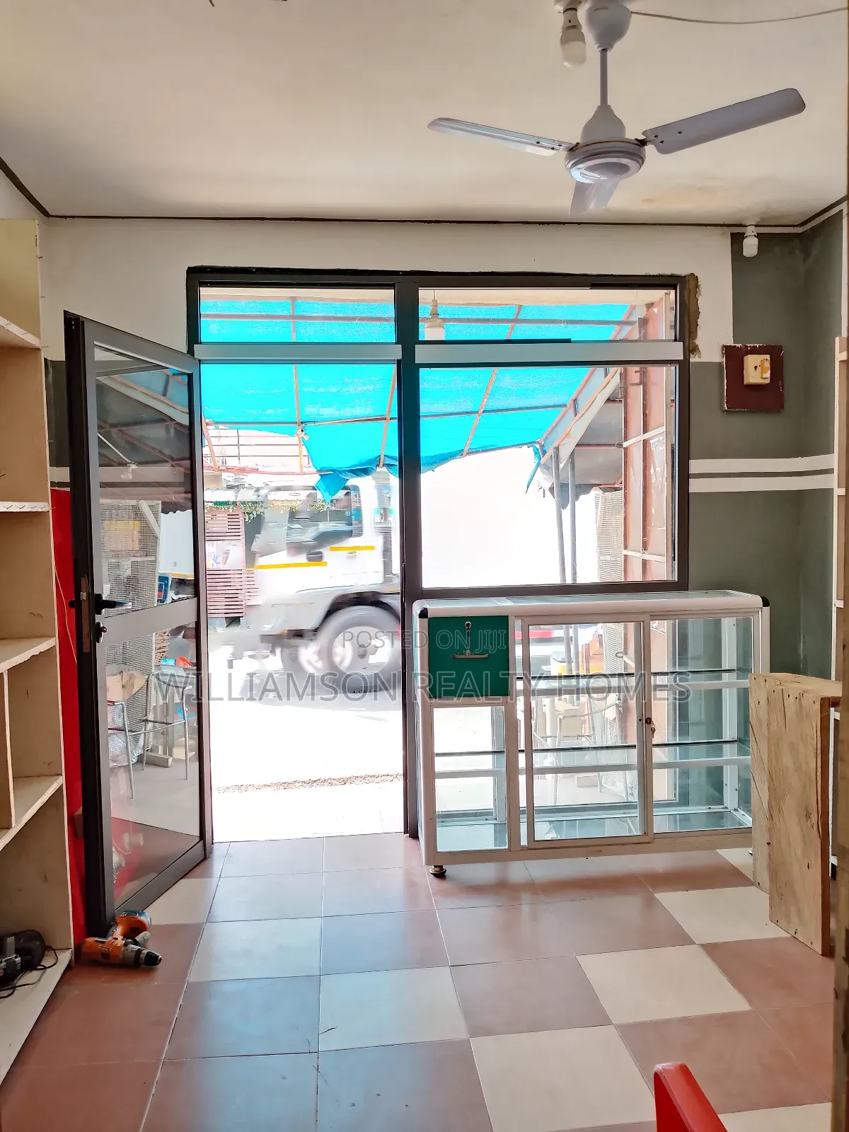 Busy Shop/Store/Warehouse/Office Space 4rent,Spintex
