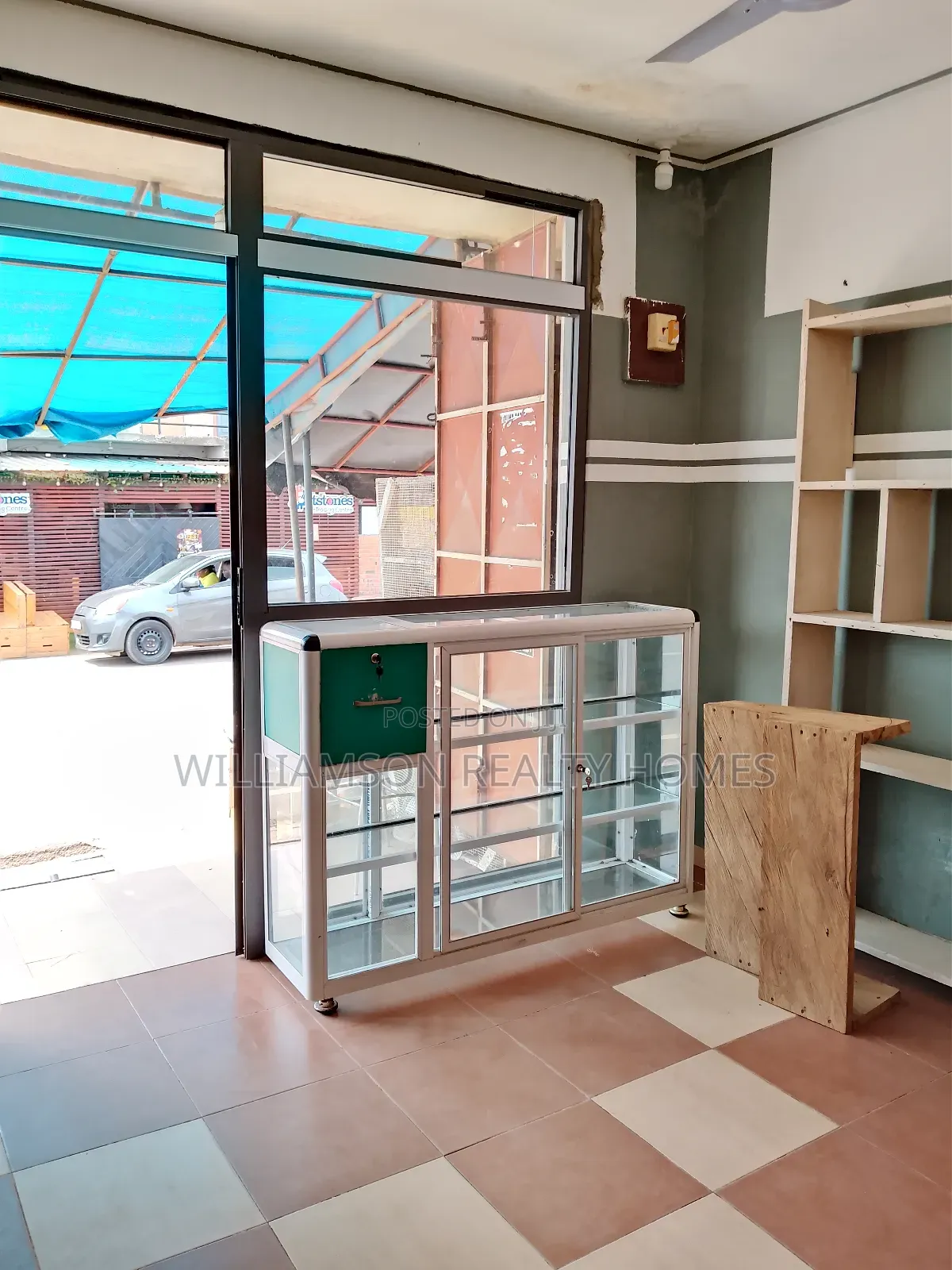 Busy Shop/Store/Warehouse/Office Space 4rent,Spintex