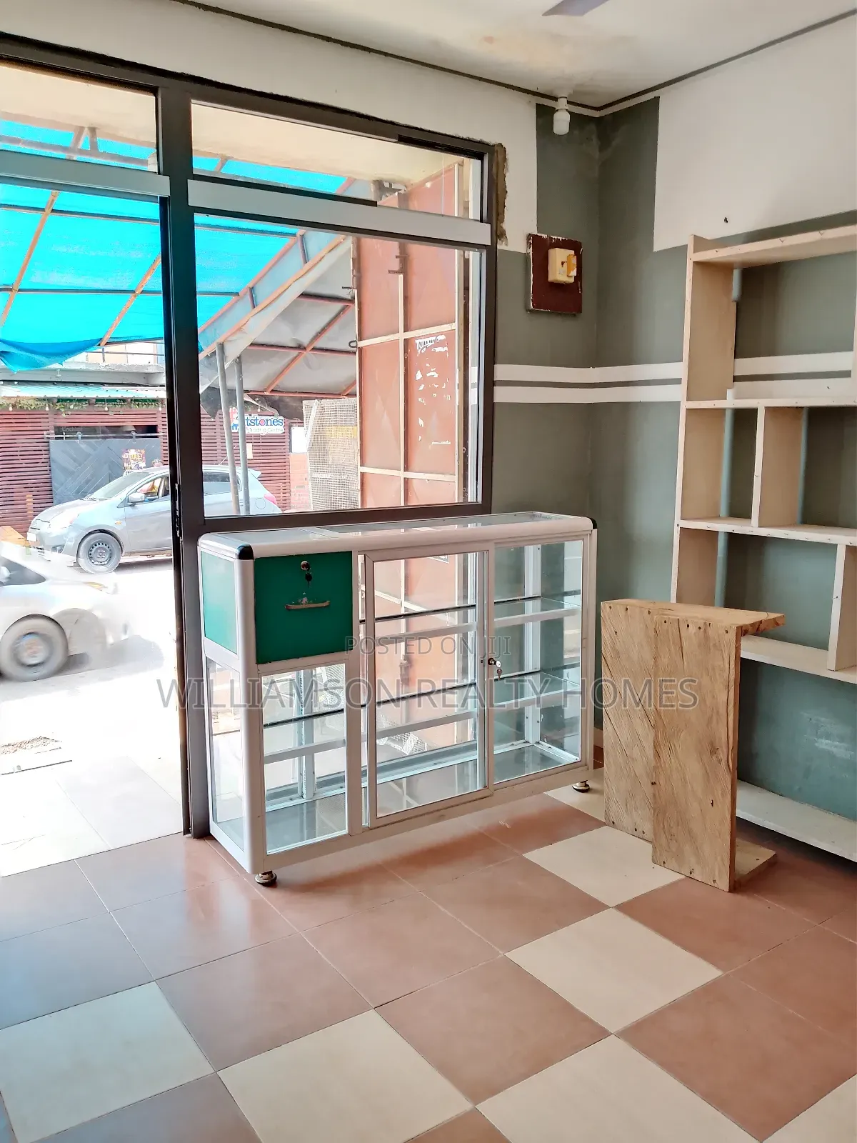 Busy Shop/Store/Warehouse/Office Space 4rent,Spintex