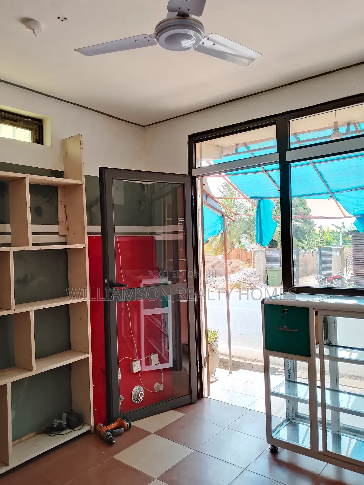 Busy Shop/Store/Warehouse/Office Space 4rent,Spintex