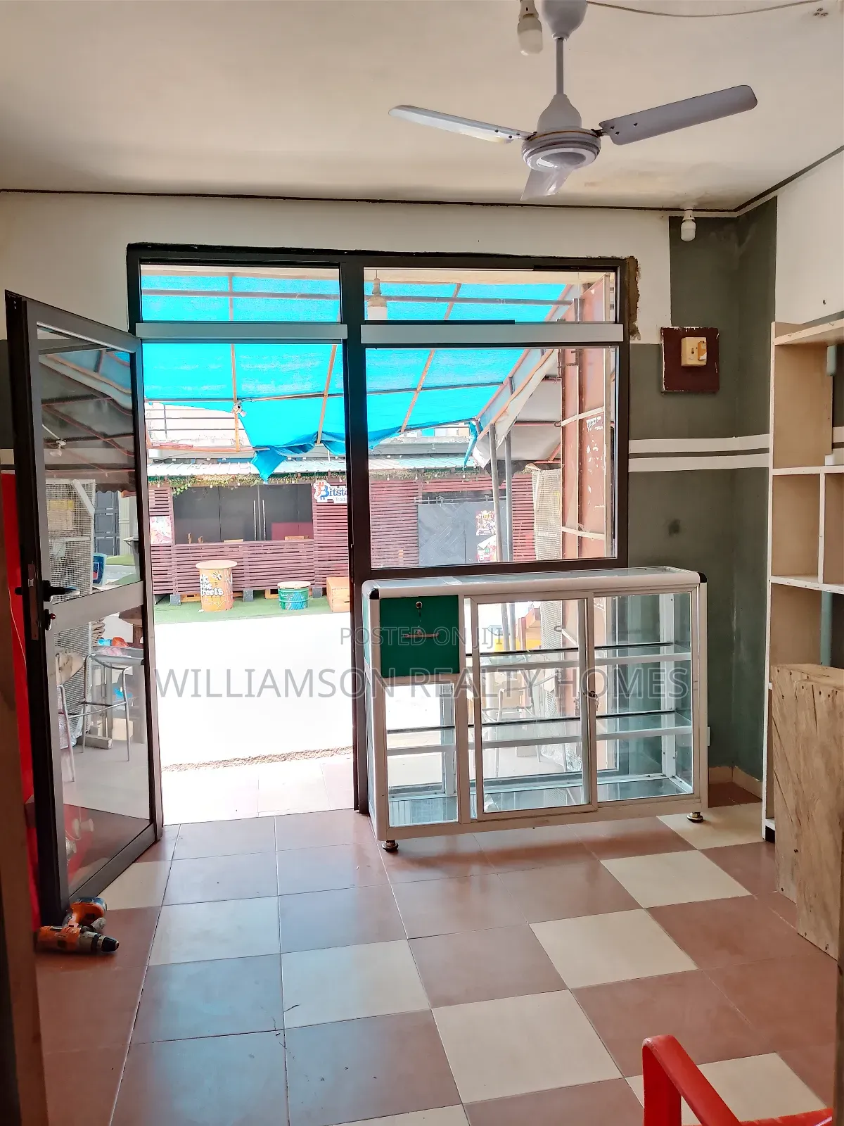 Busy Shop/Store/Warehouse/Office Space 4rent,Spintex