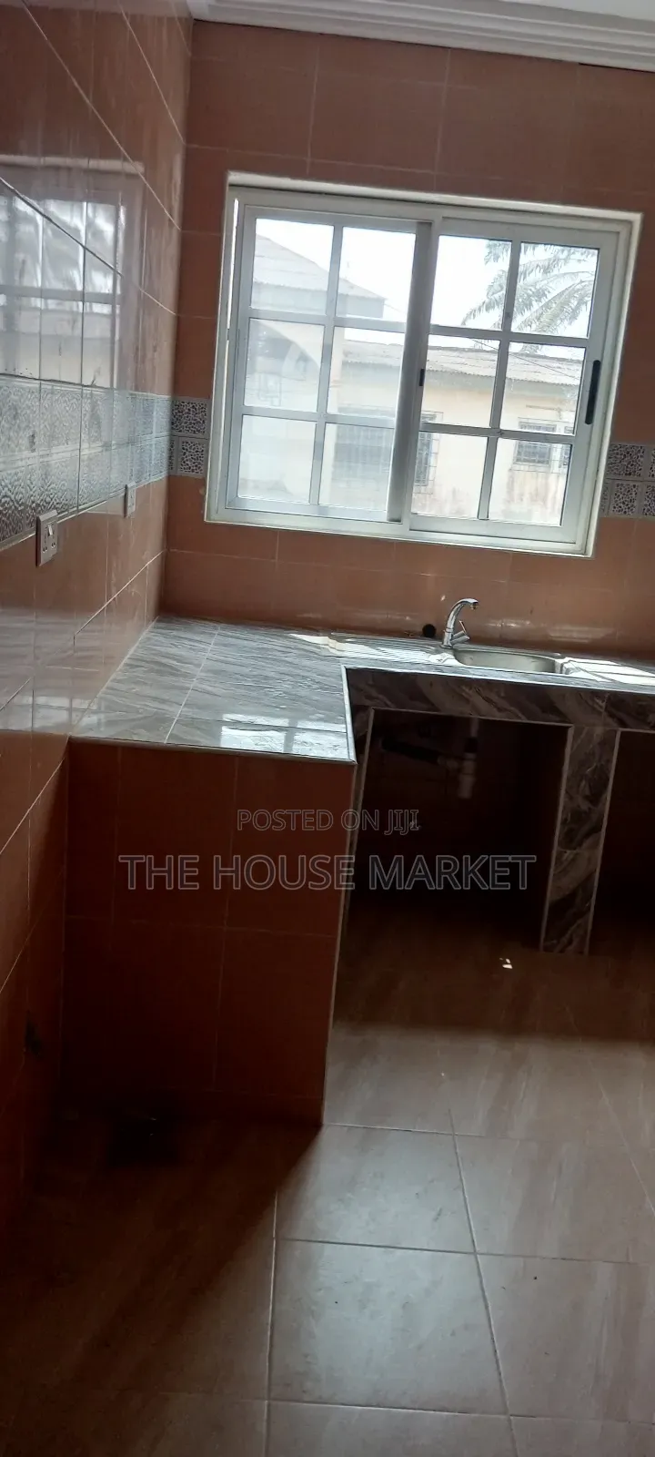 3bdrm Apartment in Tamso, Tarkwa Nsuaem for rent