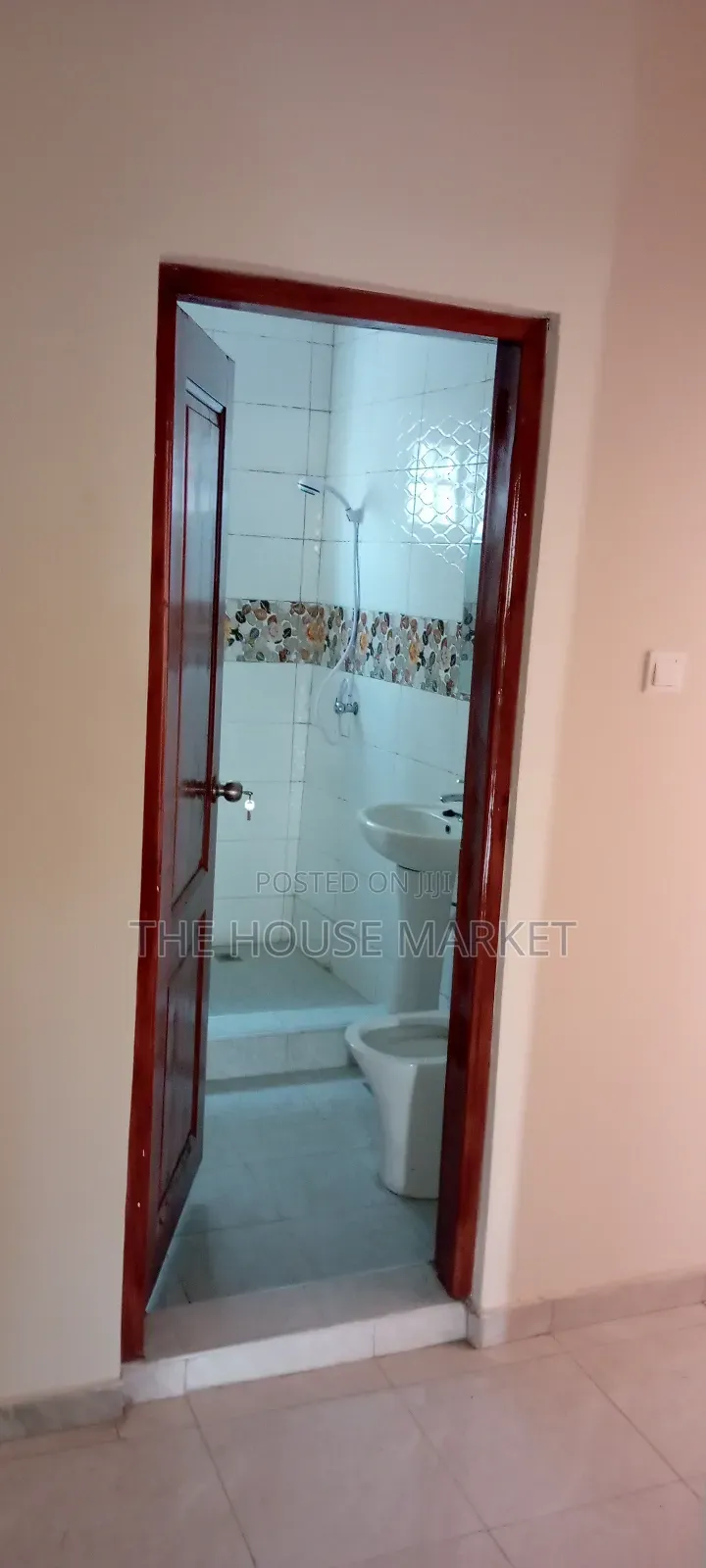 3bdrm Apartment in Tamso, Tarkwa Nsuaem for rent