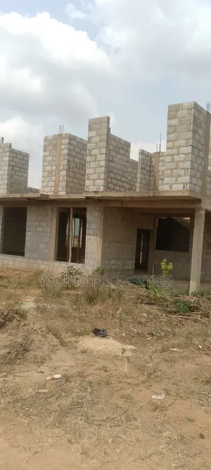 5bdrm House in Amasaman Dankyie for sale
