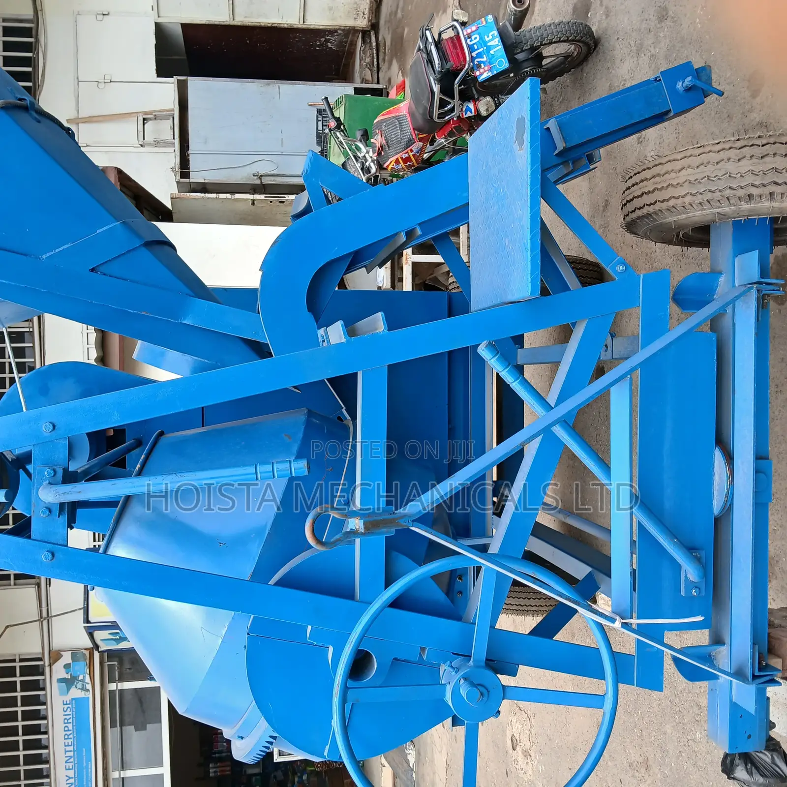 Self Loading Concrete Mixer