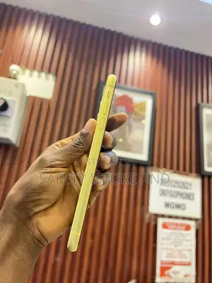 New Apple iPhone 11 128 GB Yellow