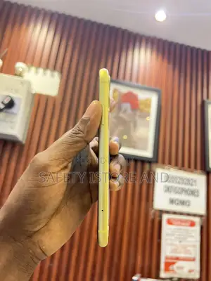 New Apple iPhone 11 128 GB Yellow