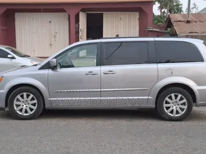 Chrysler Town&Country 3.6 2WD 2016 Silver
