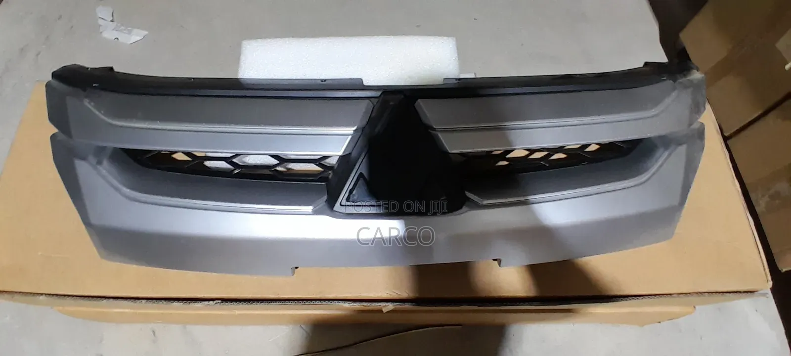 Mitsubishi L200 Grill