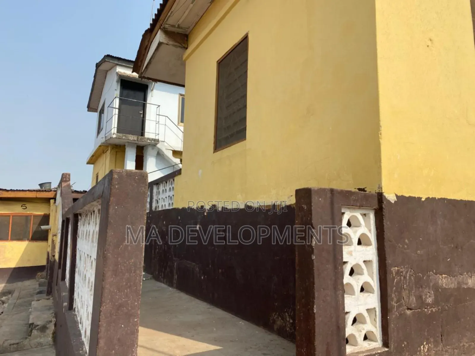 18bdrm House in Madev Realty, Ofankor for sale