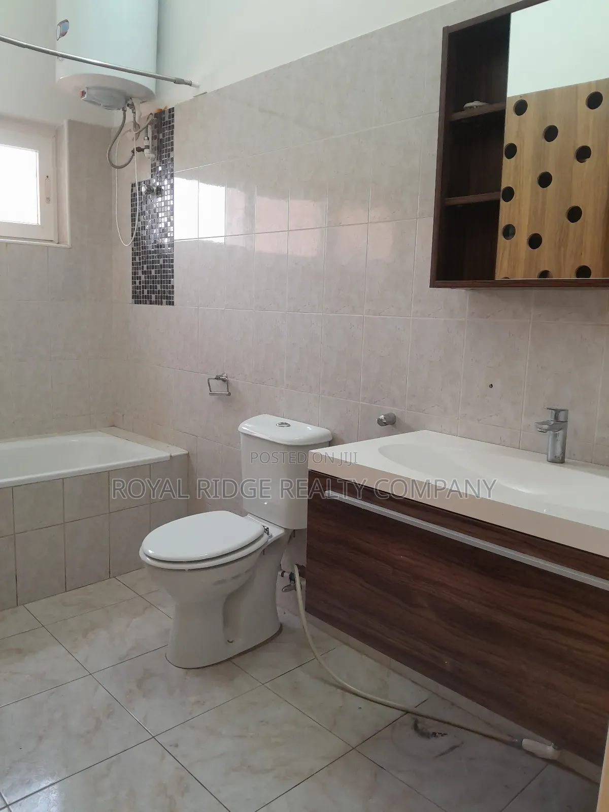 3bdrm House in Regimanuel Estate, Accra Metropolitan for rent