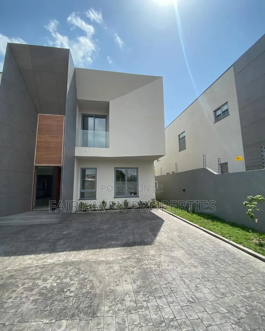4bdrm Mansion in East Legon for sale