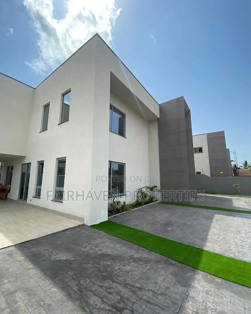 4bdrm Mansion in East Legon for sale