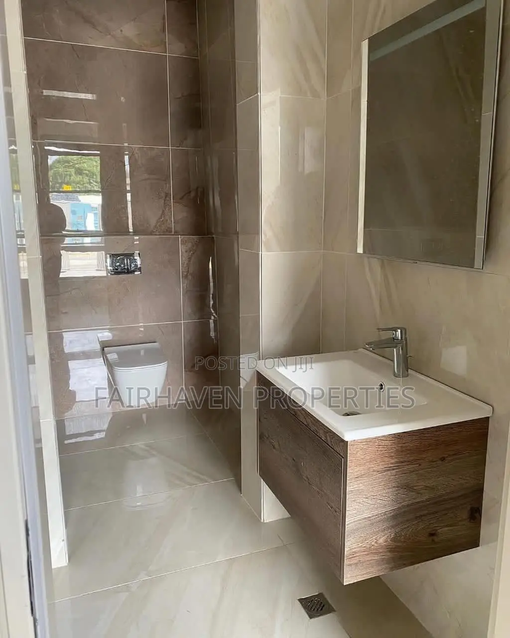 4bdrm Mansion in East Legon for sale