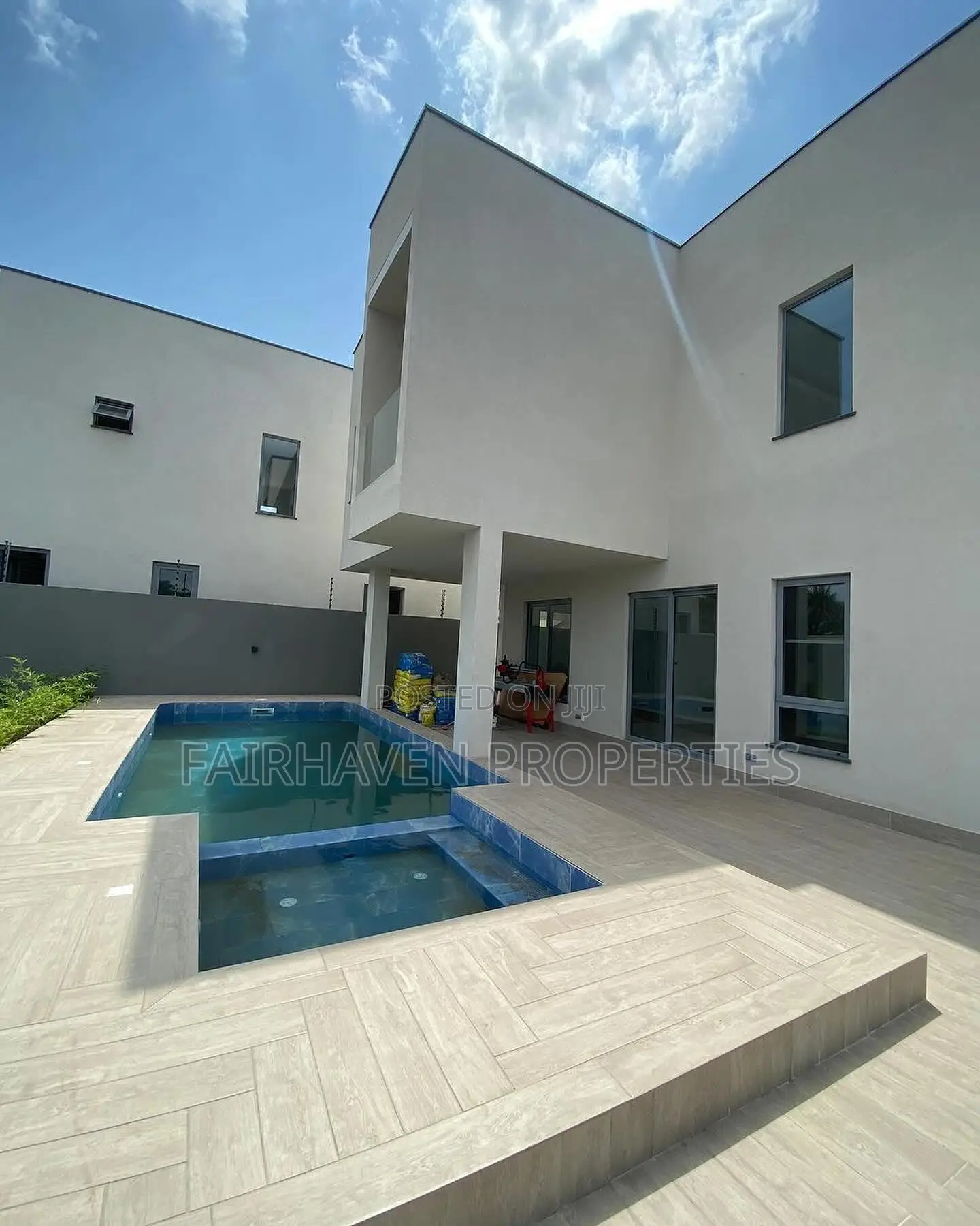 4bdrm Mansion in East Legon for sale