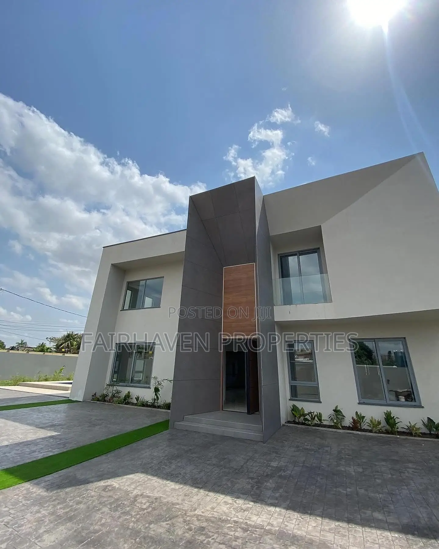 4bdrm Mansion in East Legon for sale