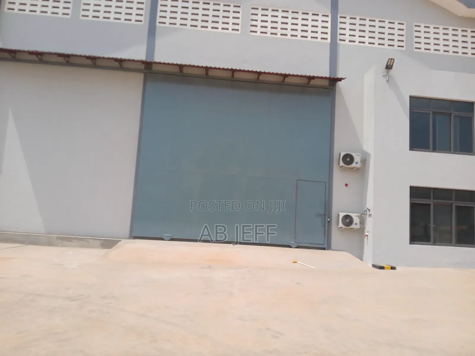 Warehouse 1,070sqm at Kaase Industrial Area Kumasi.