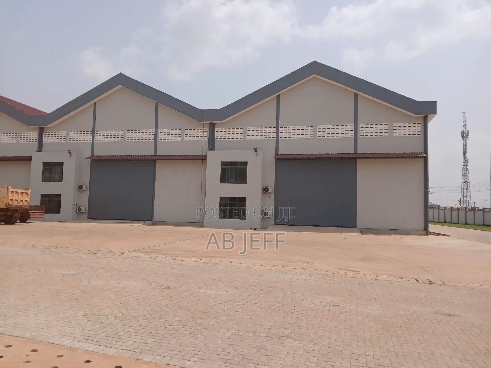 Warehouse 1,070sqm at Kaase Industrial Area Kumasi.