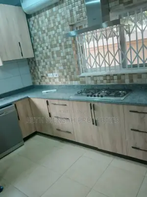 5bdrm Townhouse / Terrace in Skm Properties, Cantonments for rent