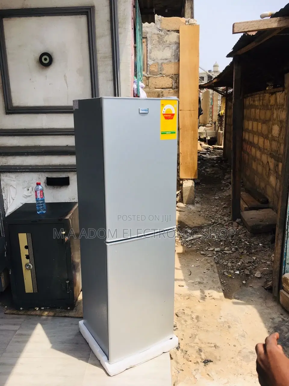 Frosty Fresh! Nasco 196L Fridge W/ Down Freezer